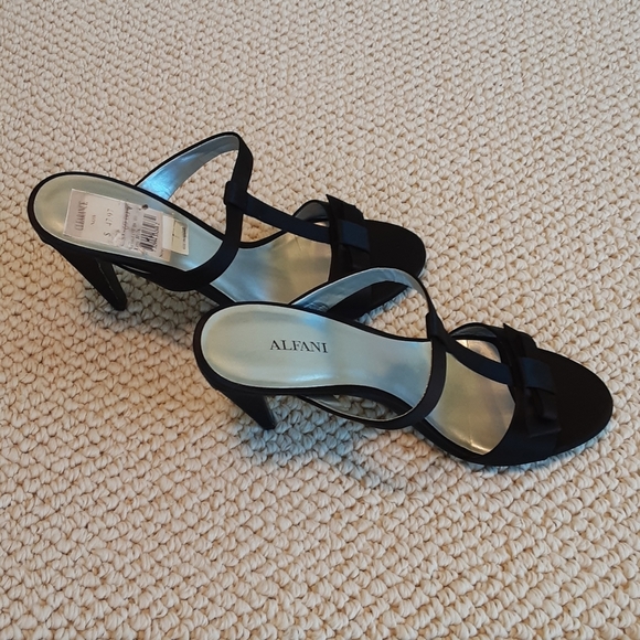 NWT Satin Dress Heels by Alfani, Size 7 - Picture 4 of 6